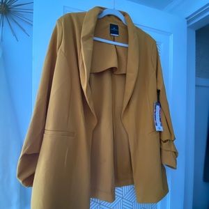Mustard long-line blazer NWT! SLAAAAYY